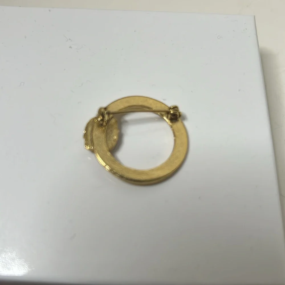 Gold tone vintage textured brooch pink lady cameo